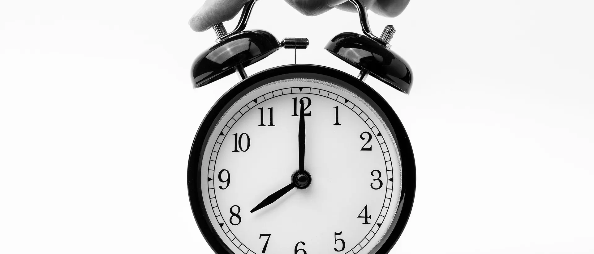 Cover illustration for Daylight Saving Time 2027: US, UK and International Clock Changes