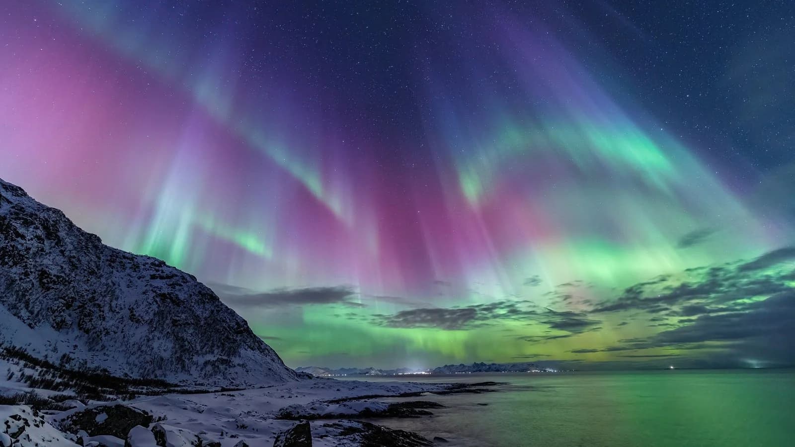 Cover illustration for Northern Lights 2026: Best Dates, Times & Places to See the Aurora